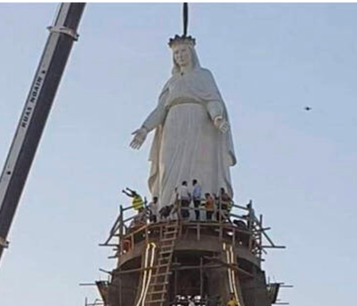 Egipto erige una gigantesca imagen de la Virgen